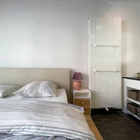Begijnhof 102 *